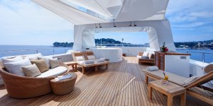 inside-yacht-look