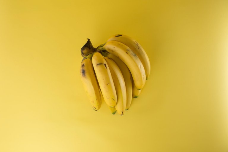 bananas-clipping-close-up-61127-min